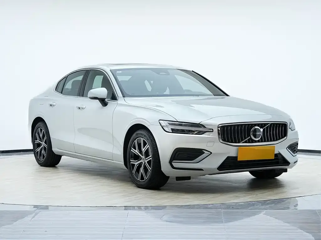 Volvo S60 — фото 10