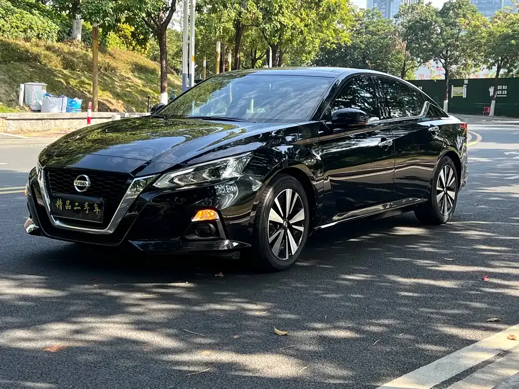 Nissan Teana — фото 1