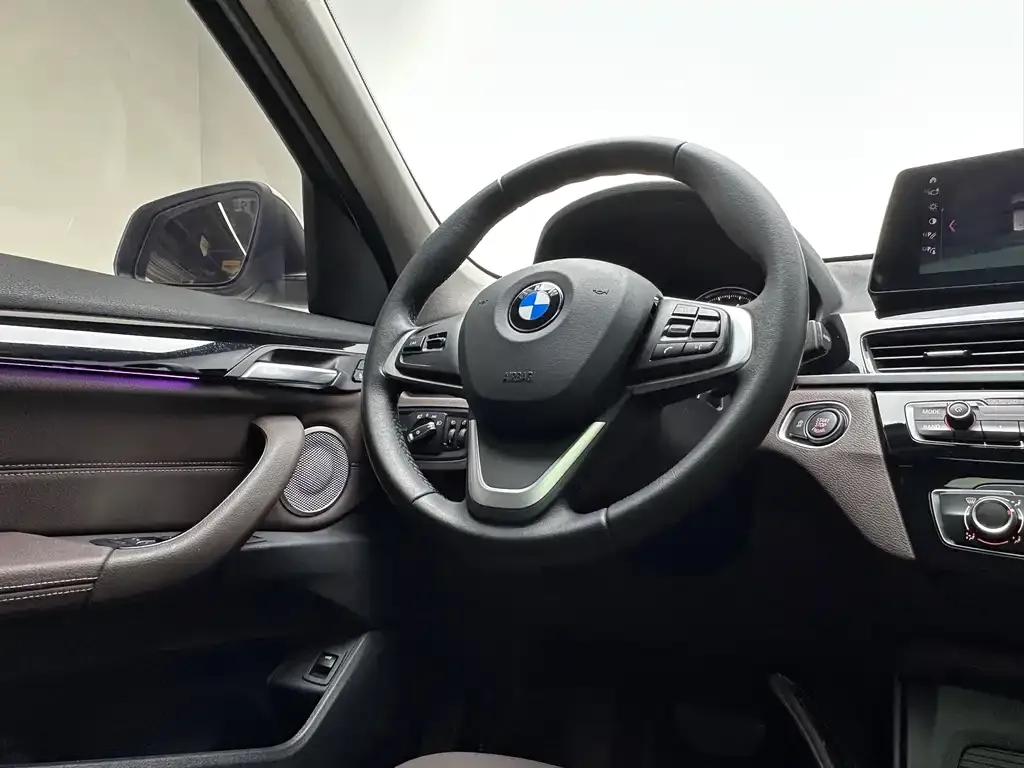 BMW X1 — фото 10
