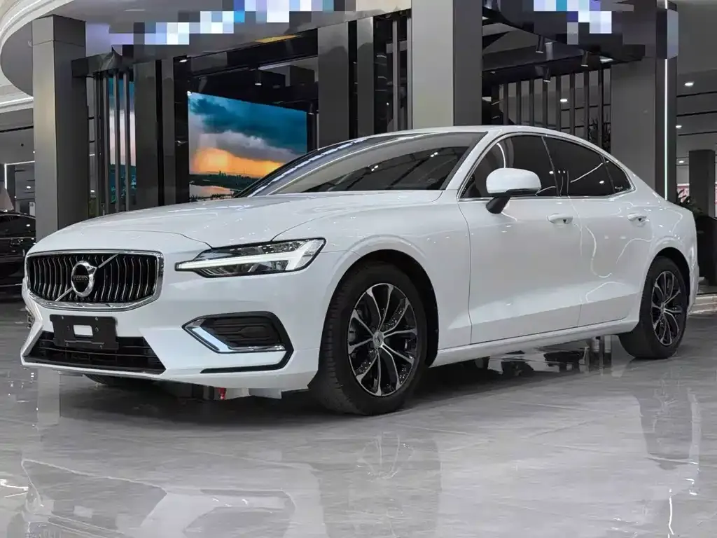 Volvo S60 — фото 1