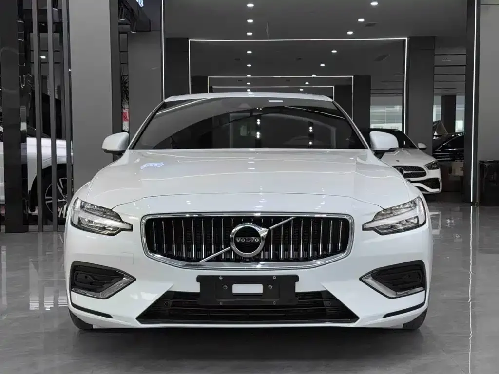 Volvo S60 — фото 2