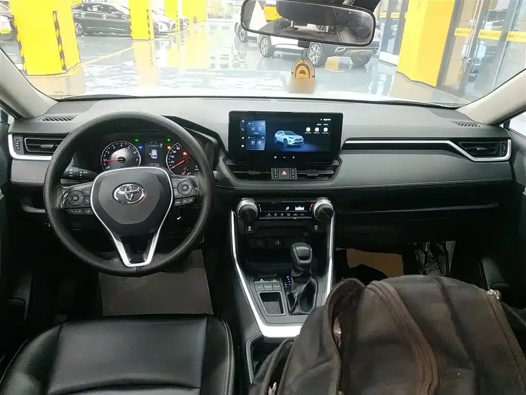 Toyota RAV4 — фото 4