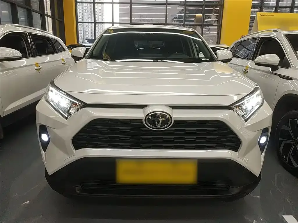Toyota RAV4 — фото 9