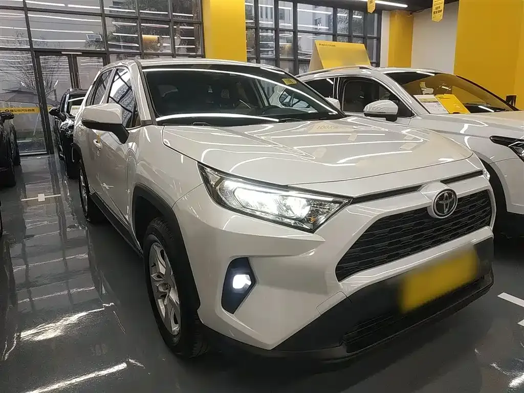 Toyota RAV4 — фото 5