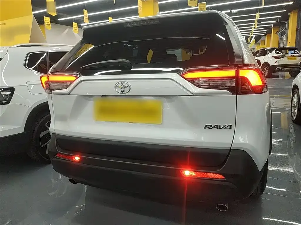 Toyota RAV4 — фото 2