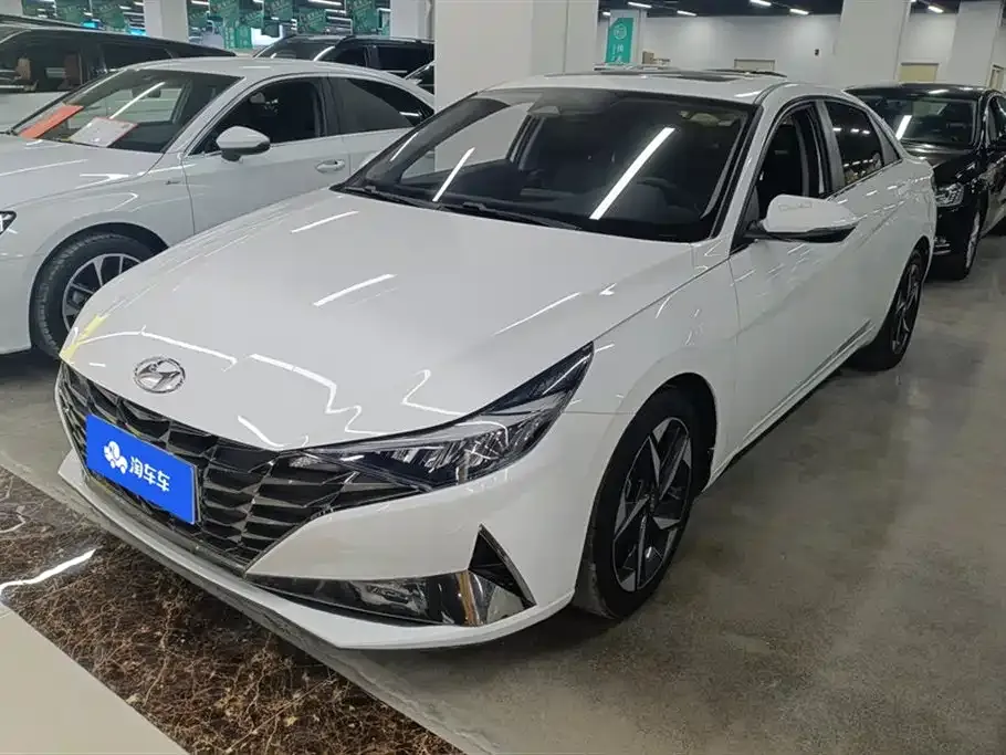 Hyundai Elantra — фото 1