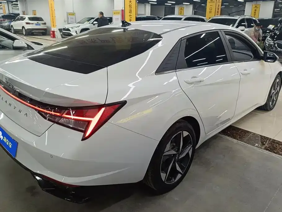 Hyundai Elantra — фото 3