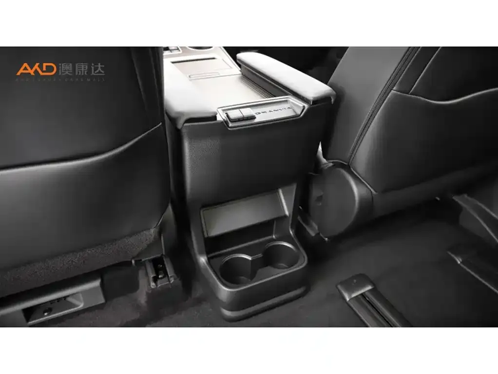 Toyota Granvia — фото 5