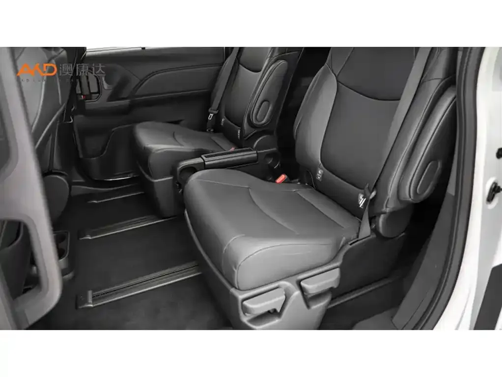 Toyota Granvia — фото 6