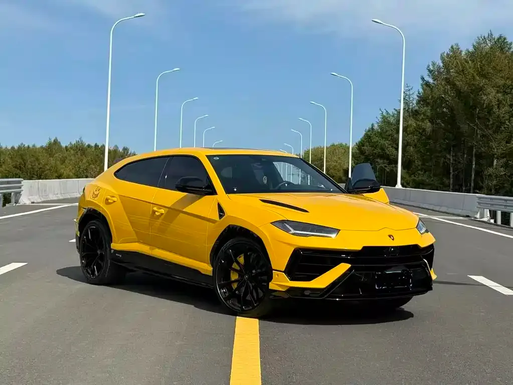 Lamborghini Urus — фото 1