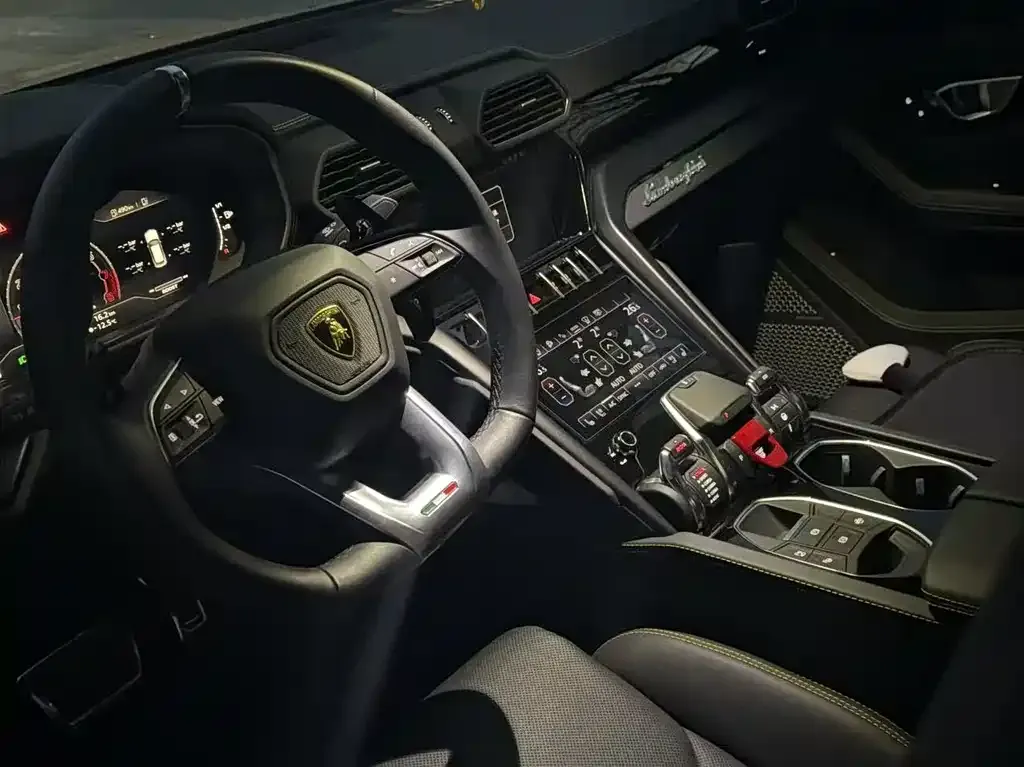 Lamborghini Urus — фото 3