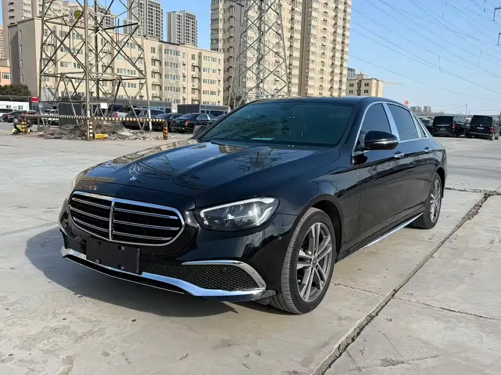 Mercedes-Benz E-Class — фото 1