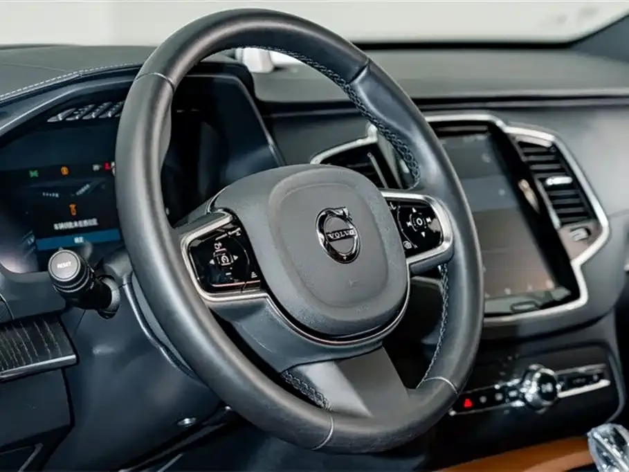 Volvo XC90 — фото 7