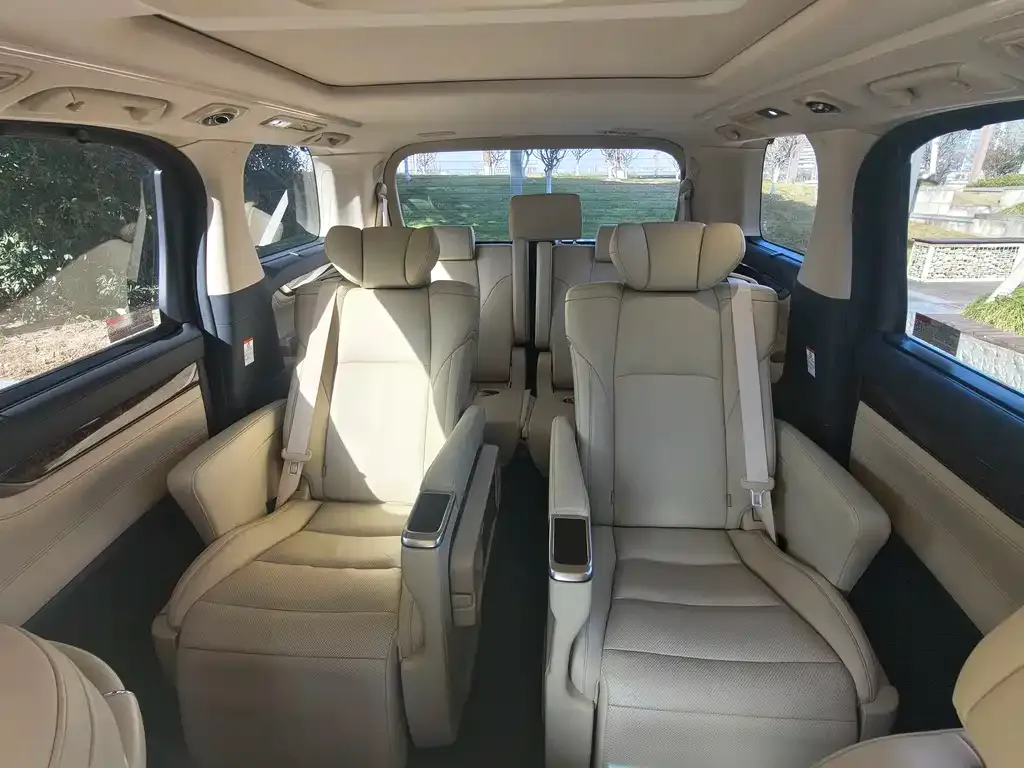 Toyota Alphard — фото 7