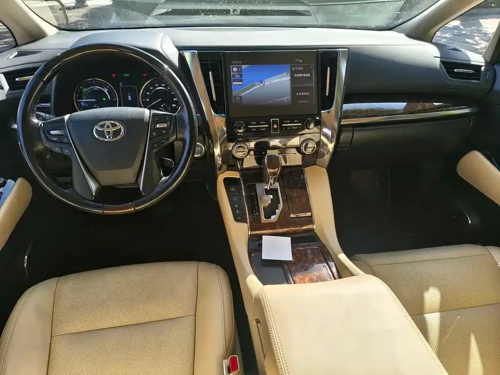 Toyota Alphard — фото 2