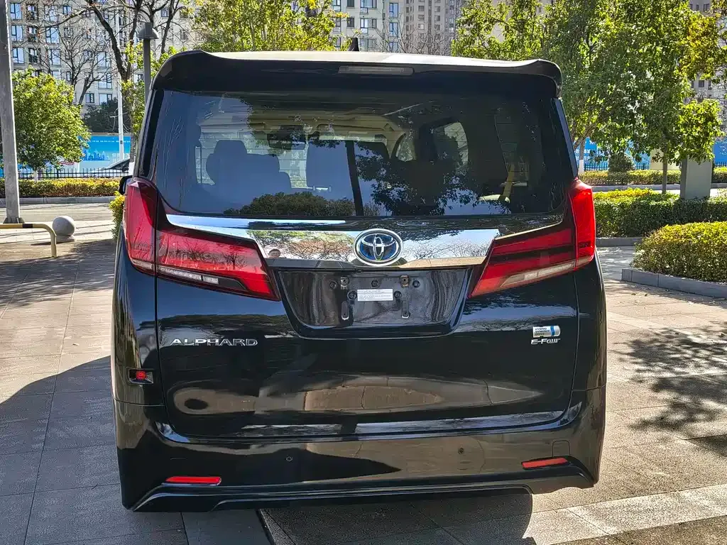 Toyota Alphard — фото 8
