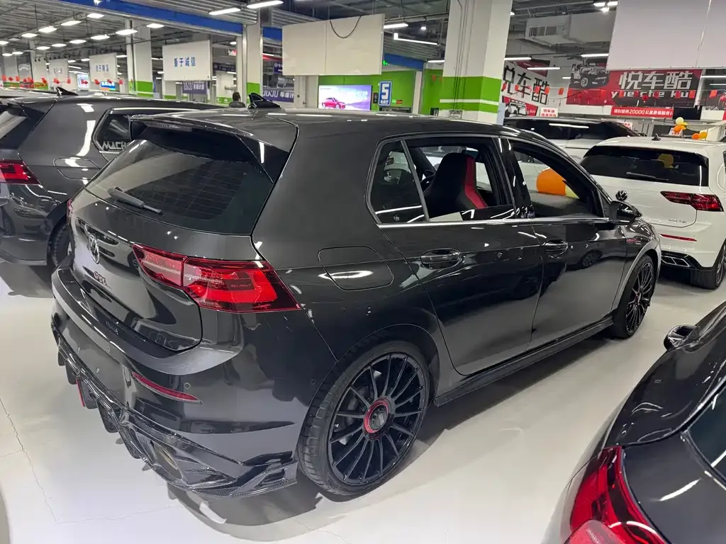 Volkswagen Golf GTI — фото 10