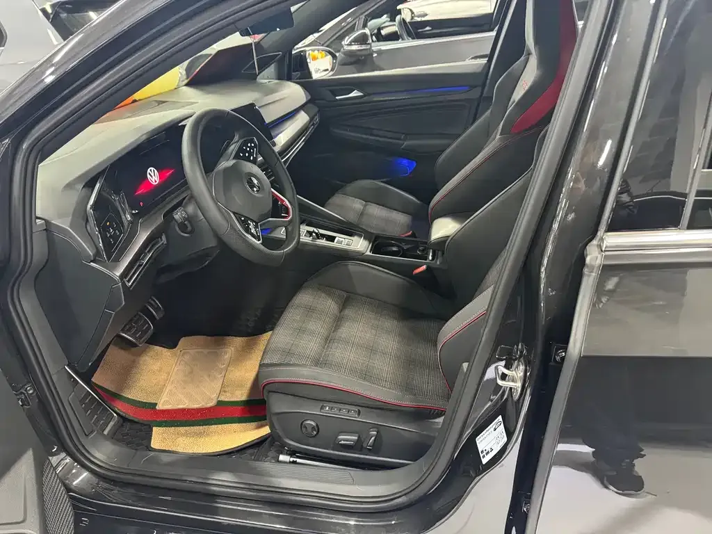 Volkswagen Golf GTI — фото 9