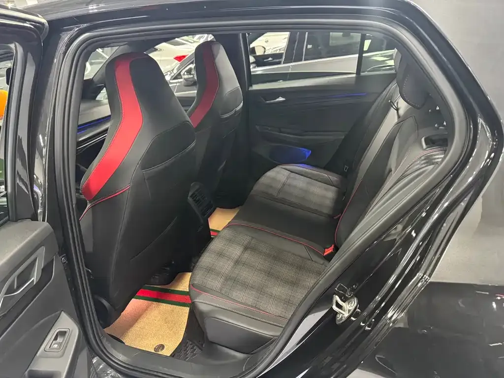 Volkswagen Golf GTI — фото 5