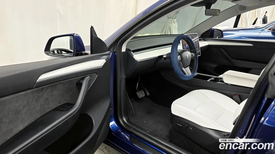 Tesla Model Y — фото 10