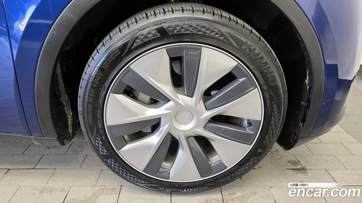 Tesla Model Y — фото 5