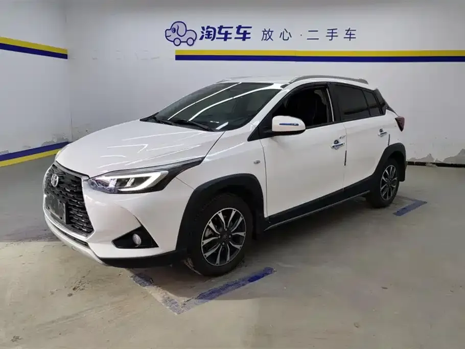 Toyota Yaris L — фото 1