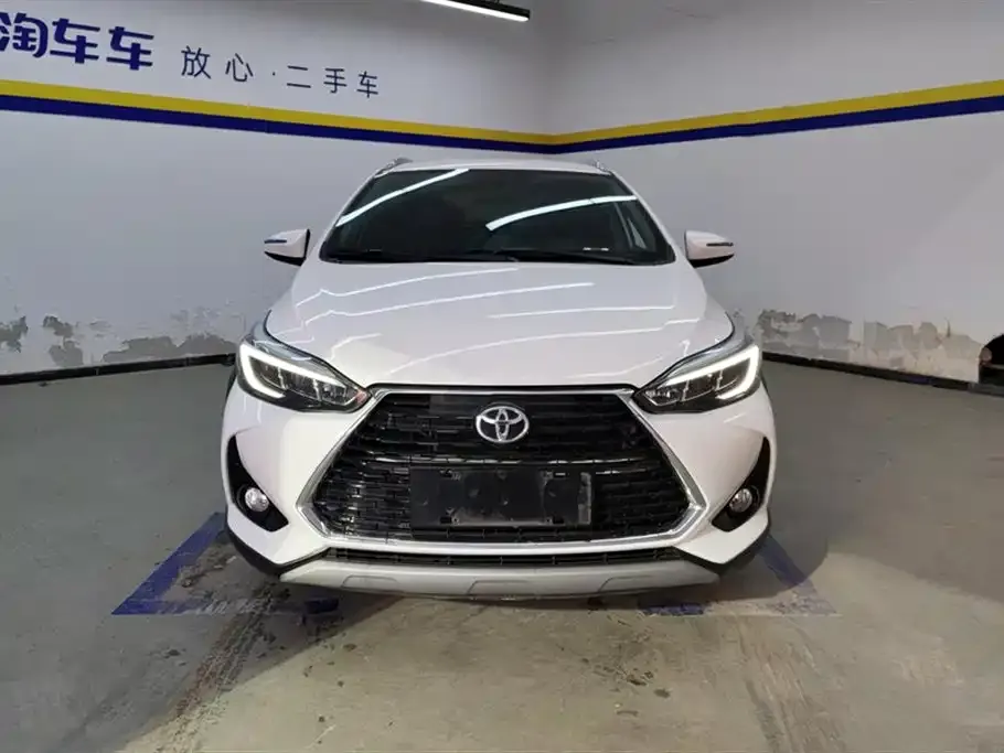 Toyota Yaris L — фото 2