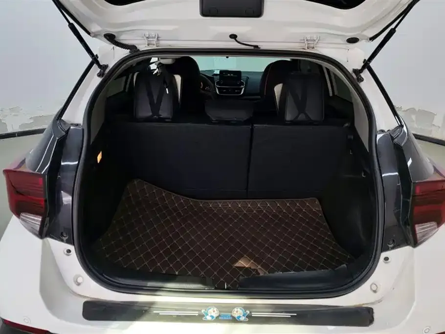 Toyota Yaris L — фото 4