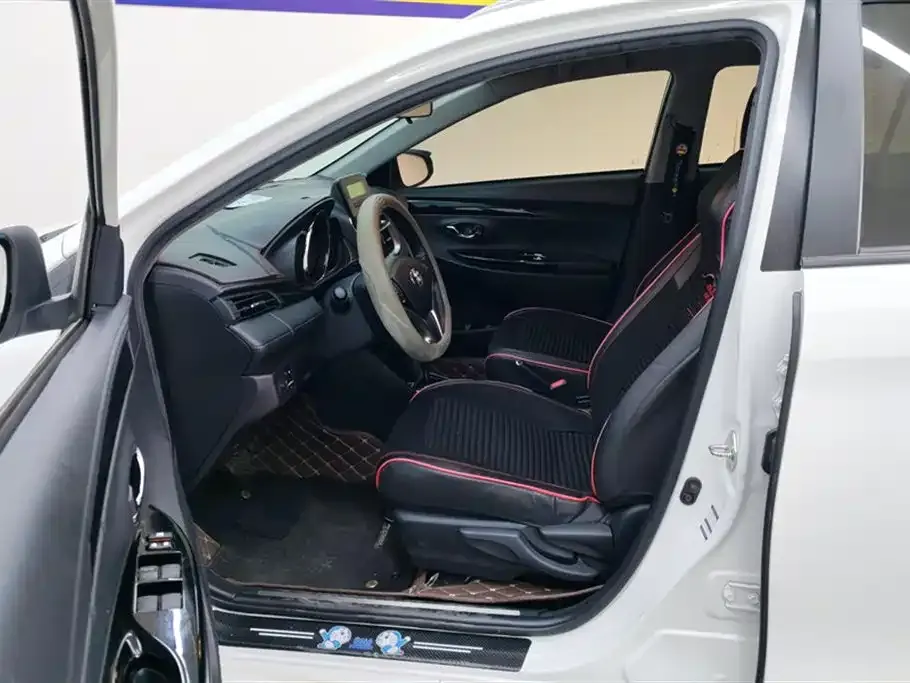 Toyota Yaris L — фото 9