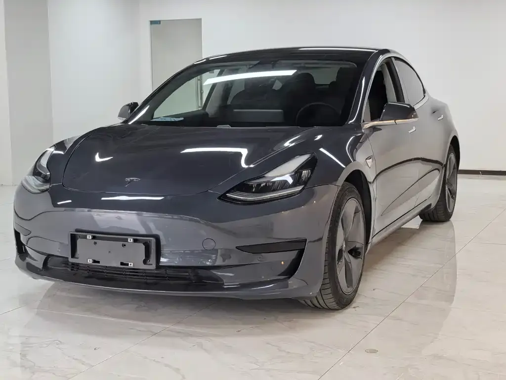 Tesla Model 3 — фото 1