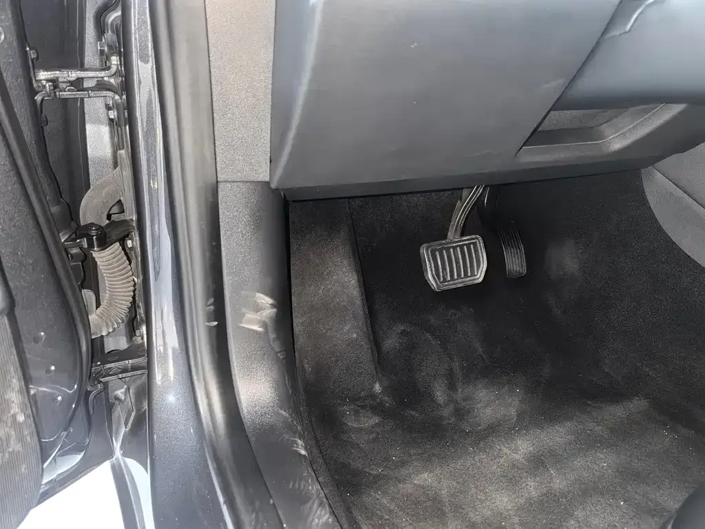 Tesla Model 3 — фото 10