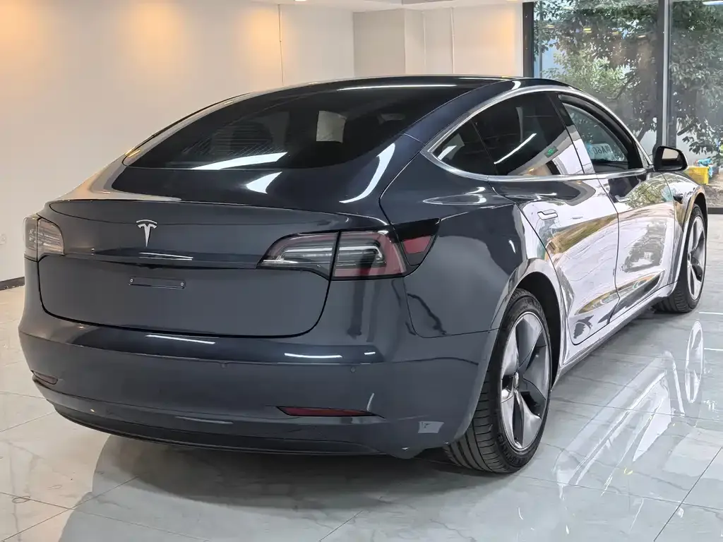 Tesla Model 3 — фото 4