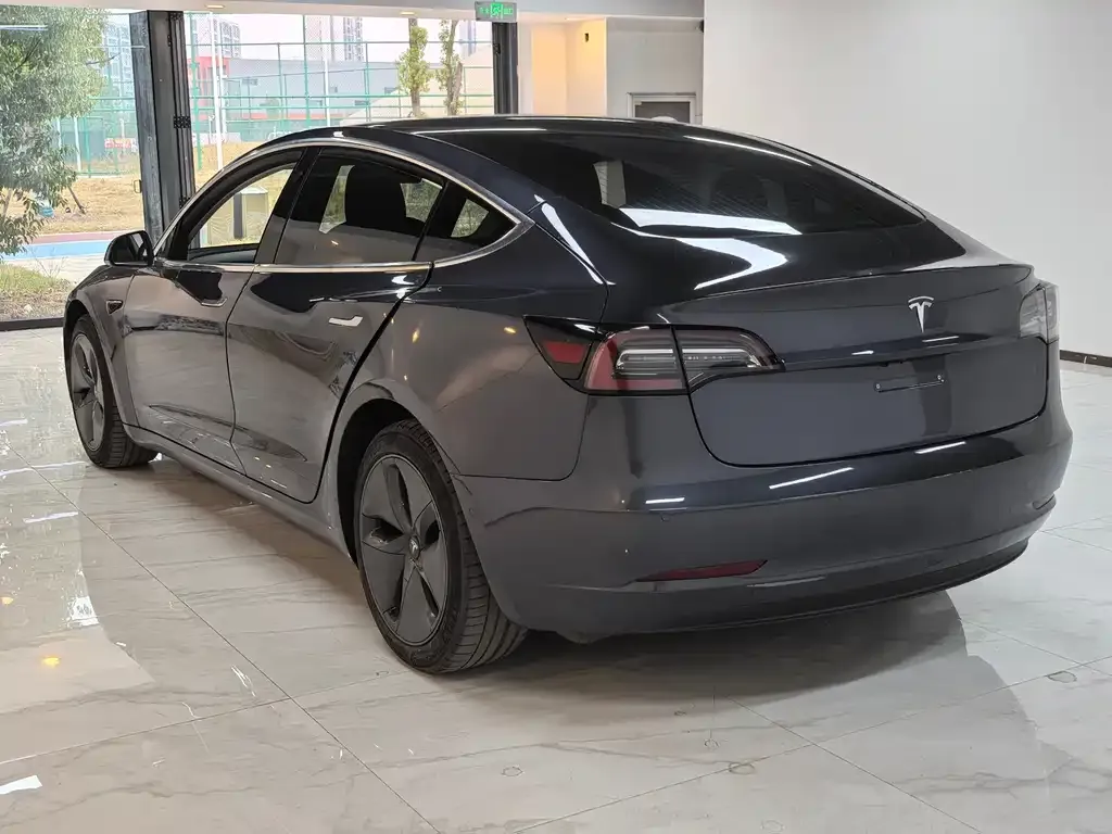 Tesla Model 3 — фото 6