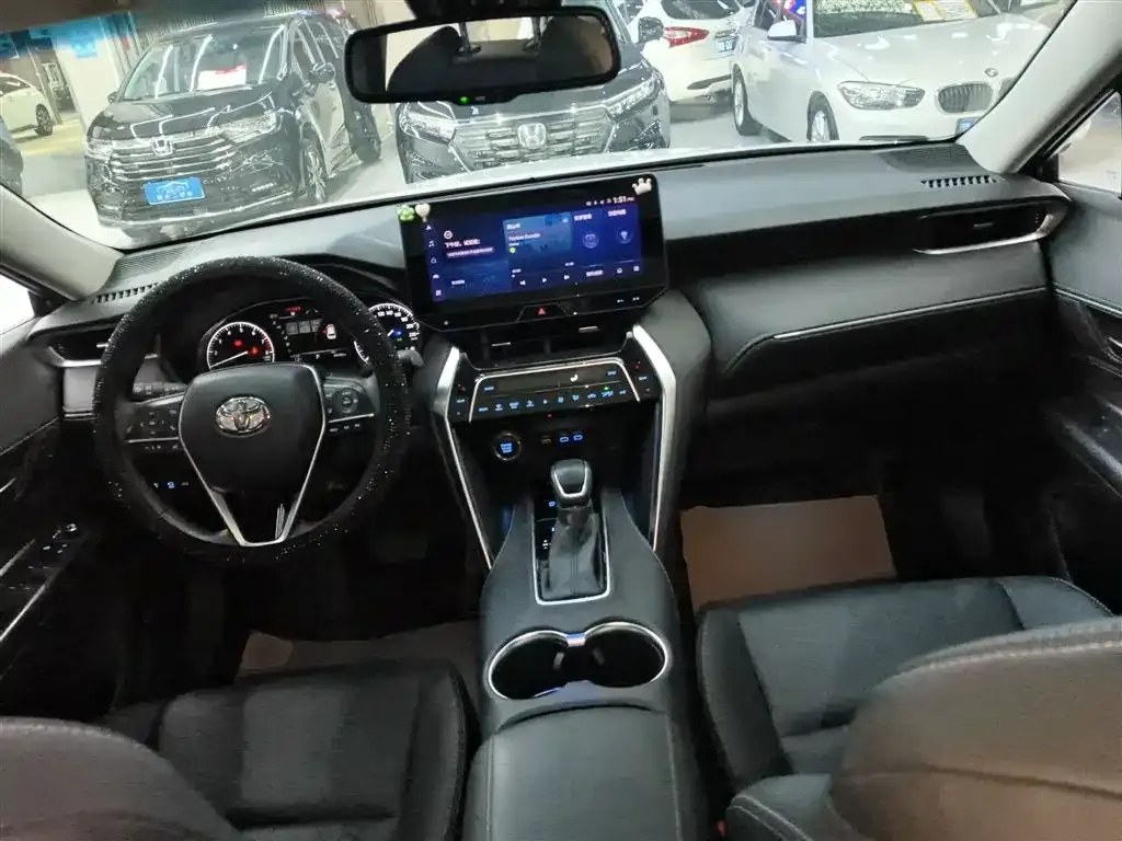 Toyota Harrier — фото 3
