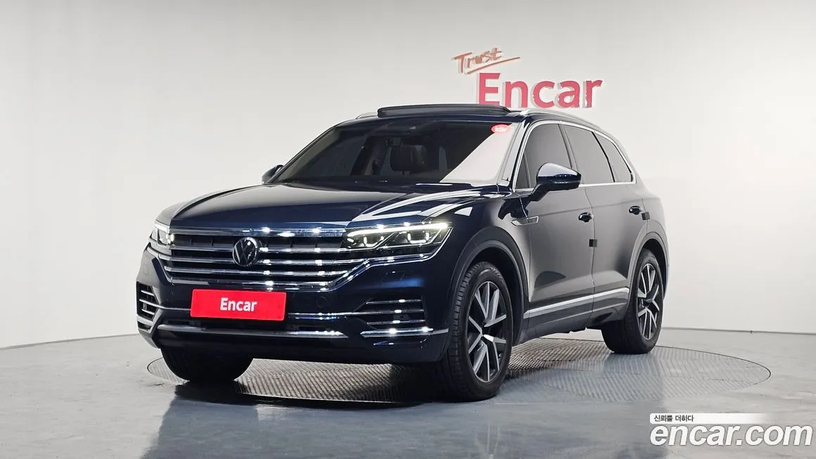 Volkswagen Touareg — фото 1