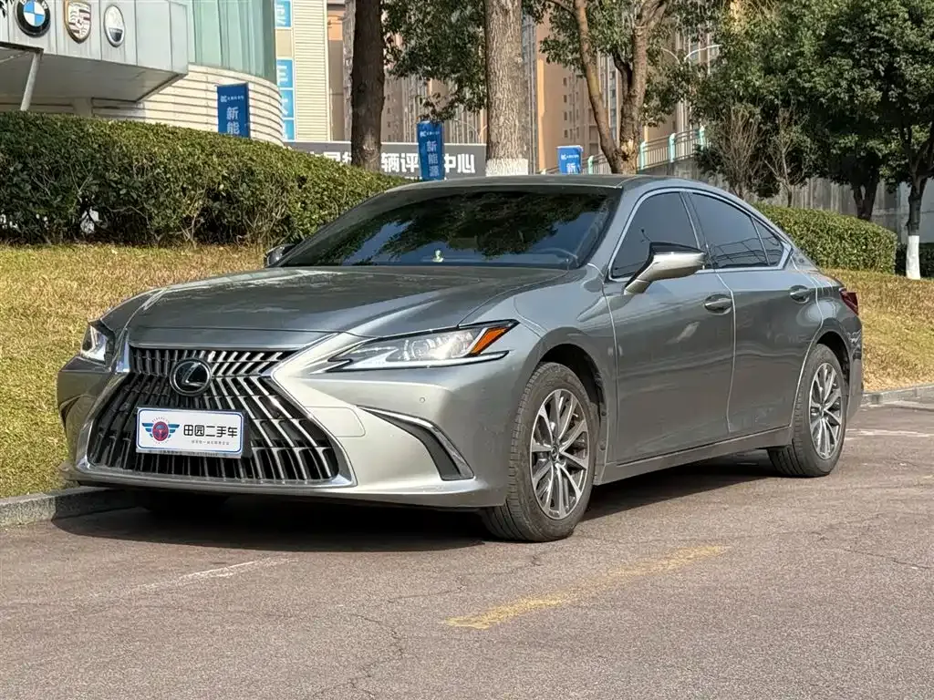 Lexus ES — фото 1