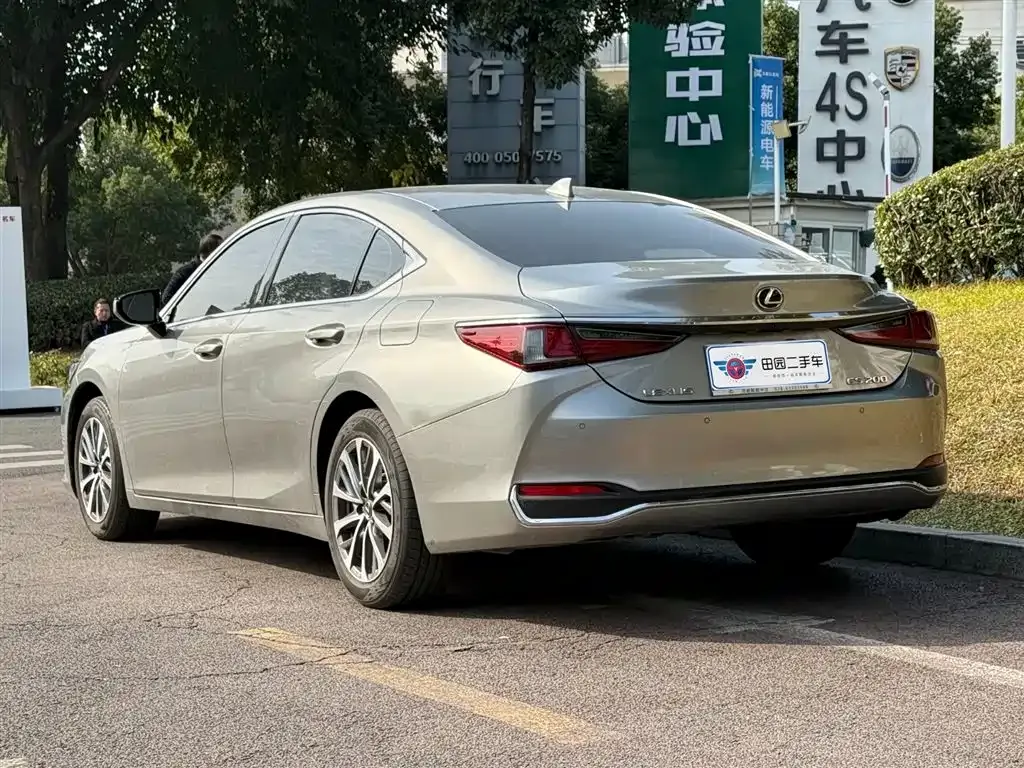 Lexus ES — фото 7