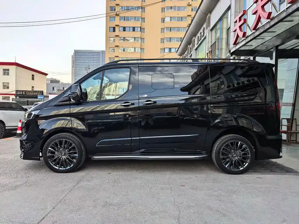 Ford Tourneo — фото 5