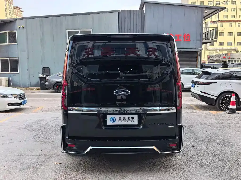 Ford Tourneo — фото 7