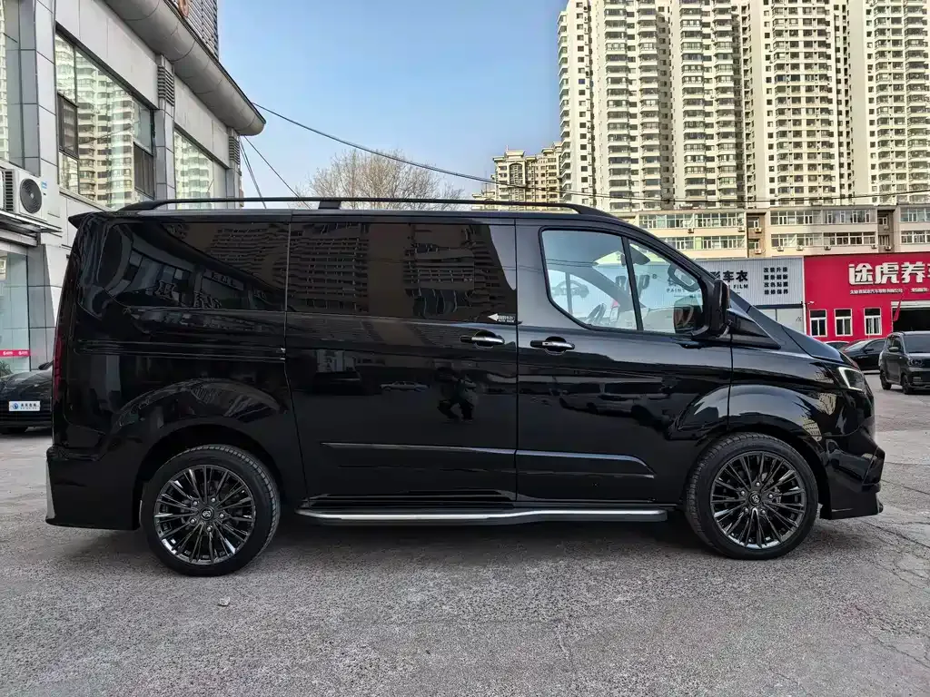 Ford Tourneo — фото 8