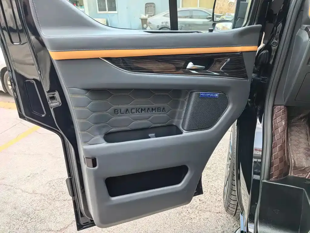 Ford Tourneo — фото 3