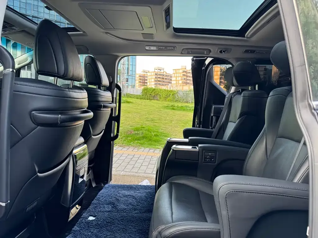 Toyota Vellfire — фото 5