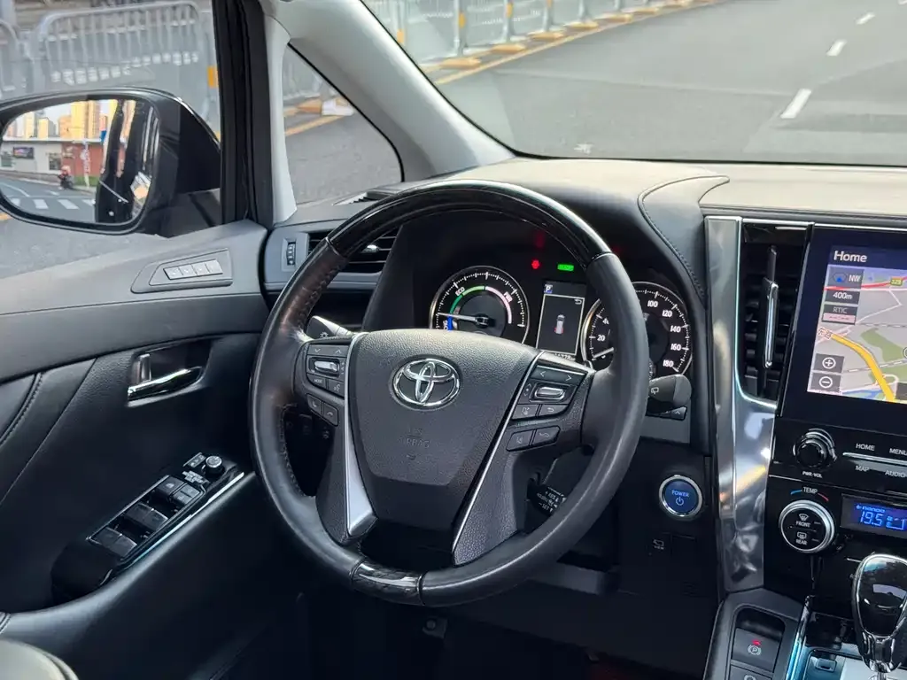 Toyota Vellfire — фото 10