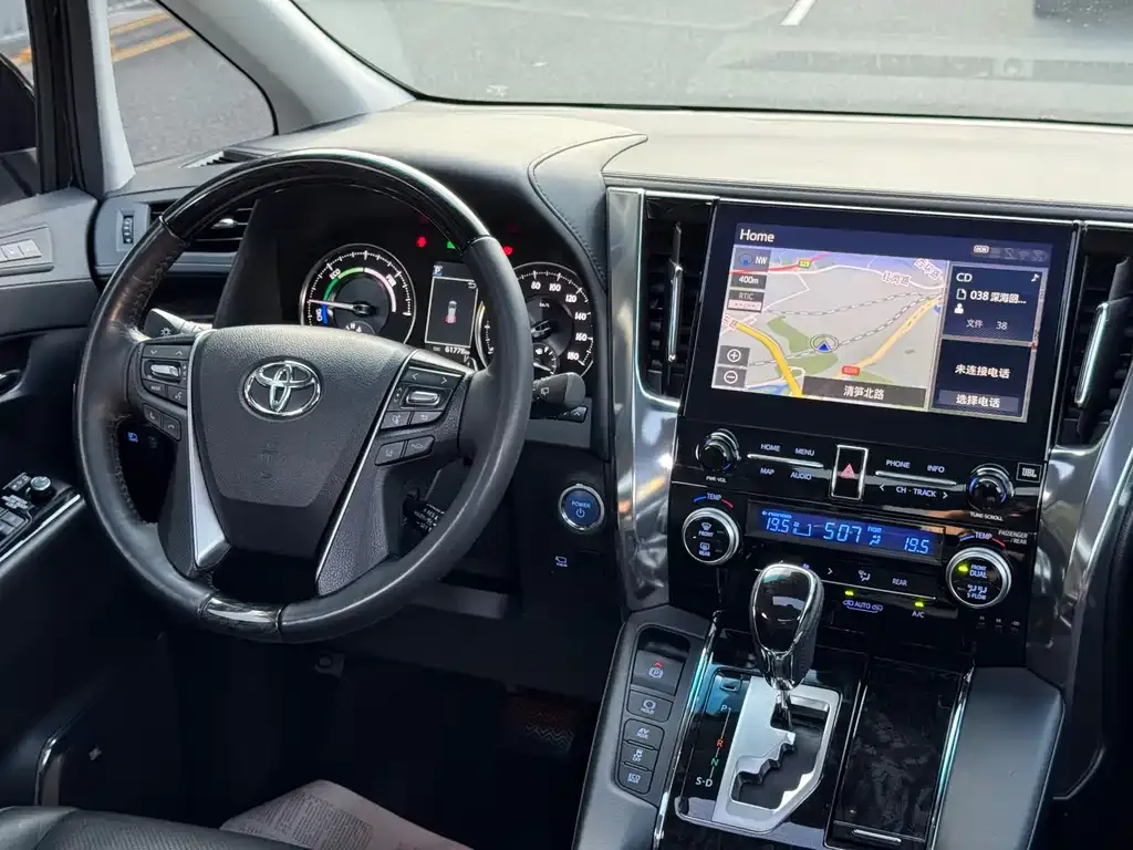 Toyota Vellfire — фото 9