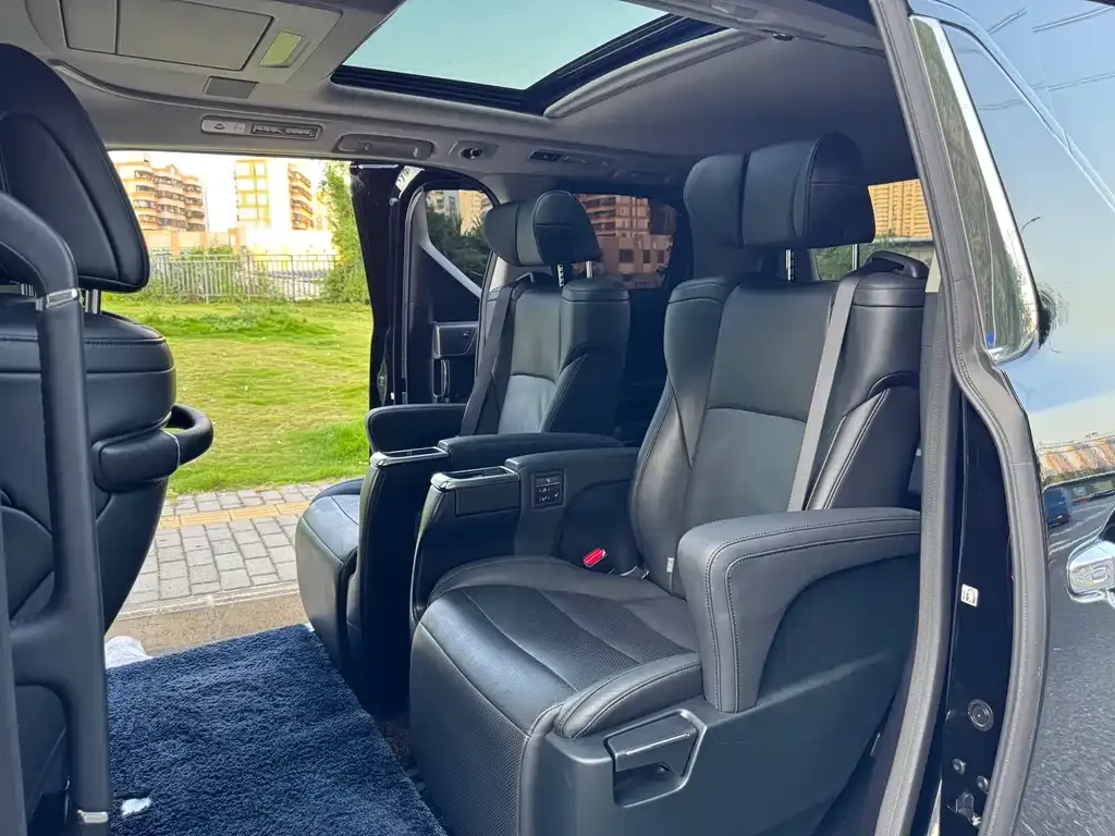 Toyota Vellfire — фото 7