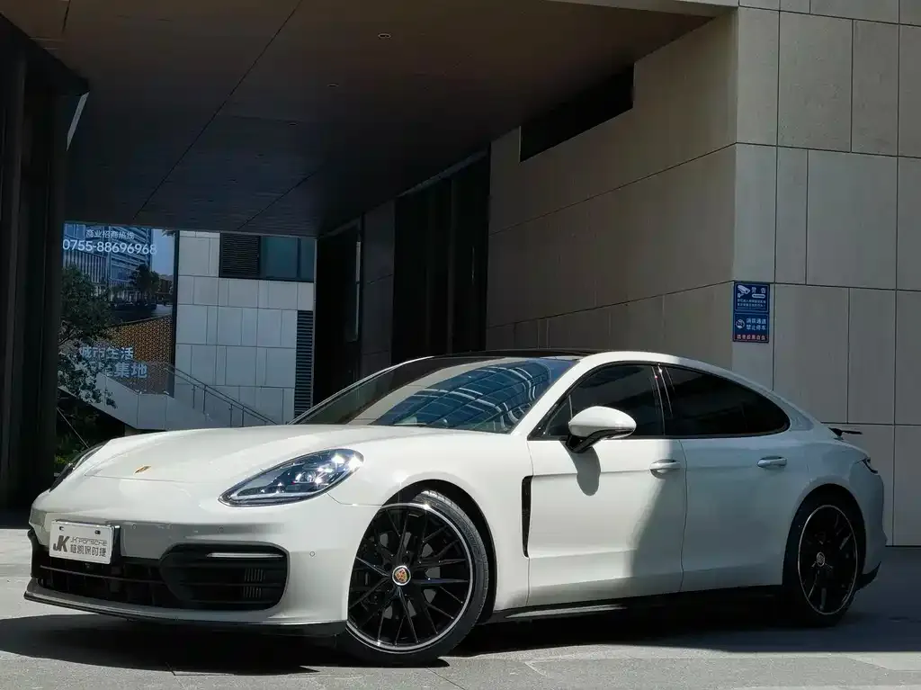 Porsche Panamera — фото 1
