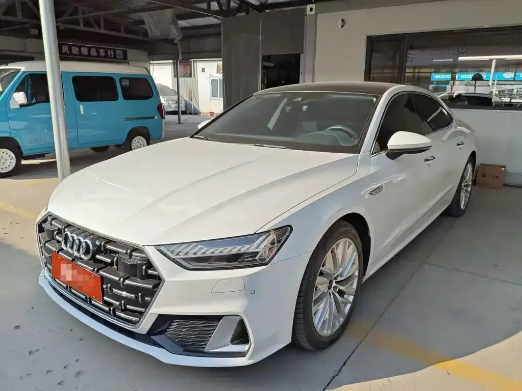Audi A7L — фото 1
