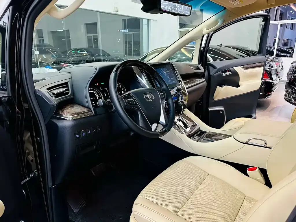 Toyota Vellfire — фото 6