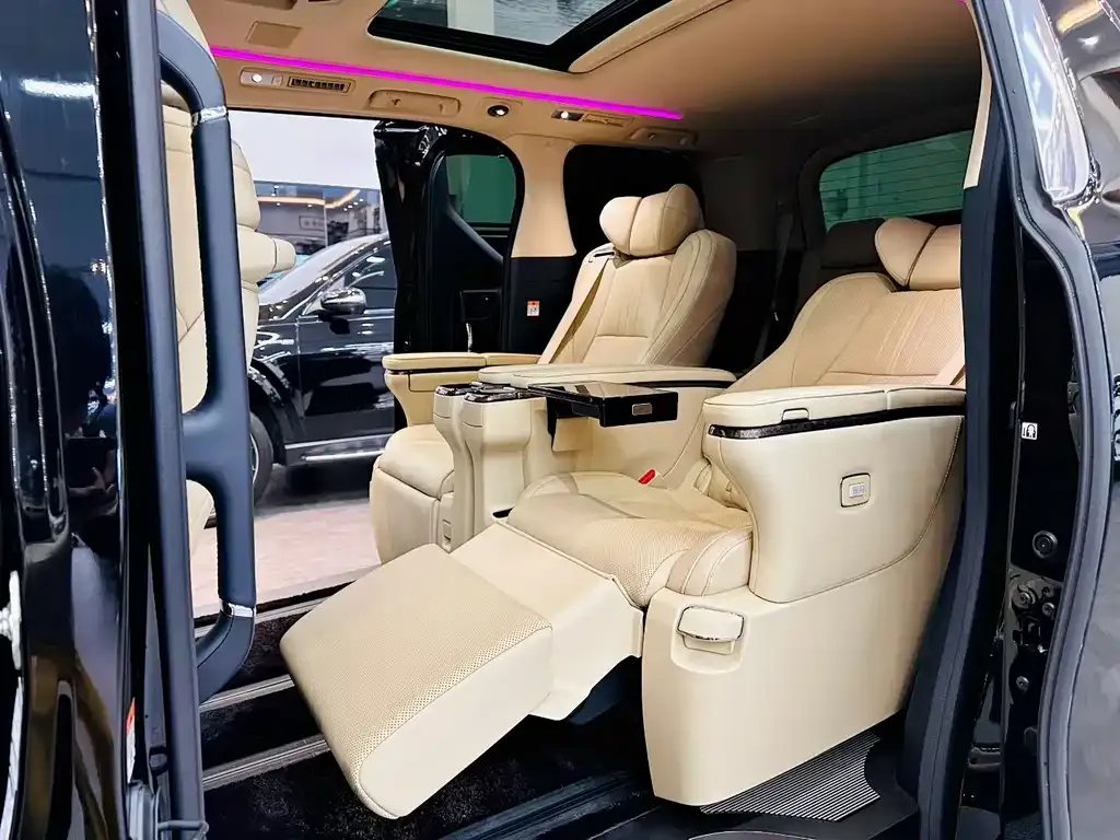 Toyota Vellfire — фото 3