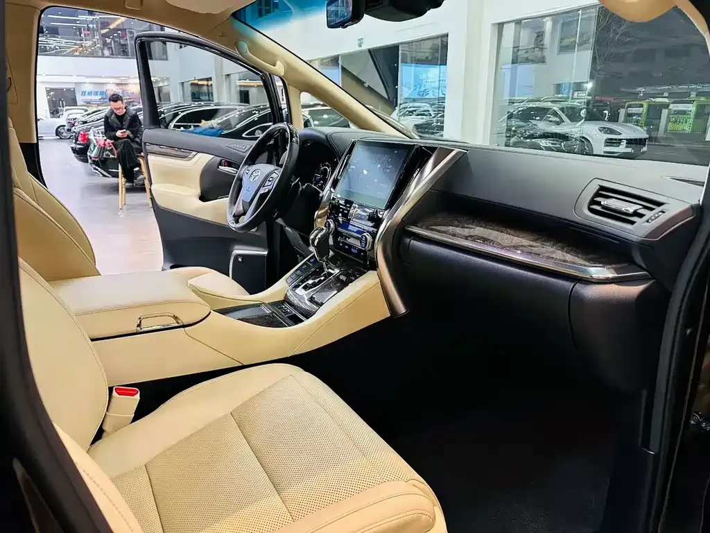 Toyota Vellfire — фото 4
